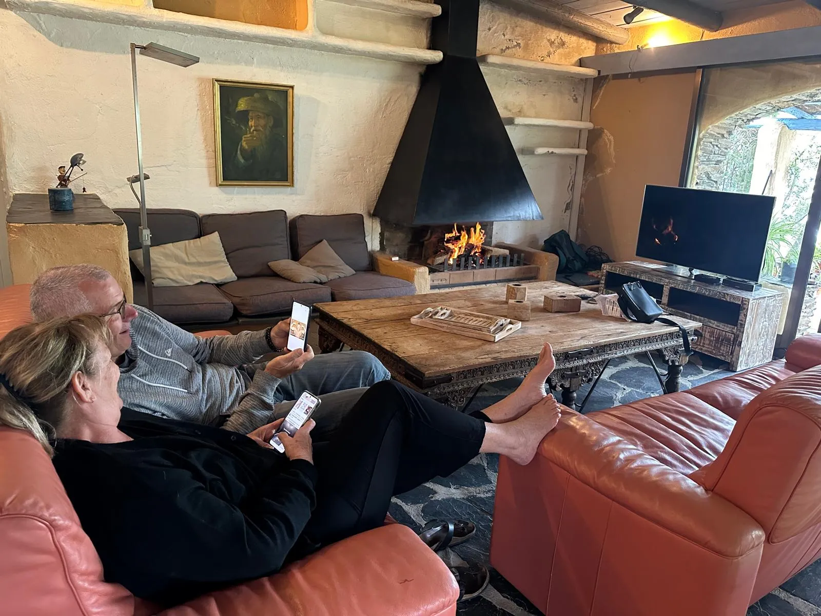 Coin cheminée et salle à manger de La Maison