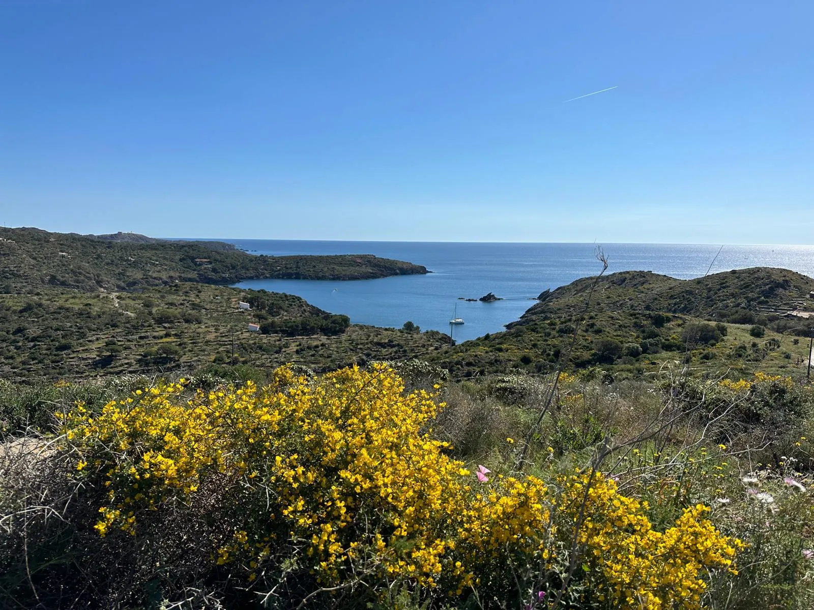 Vue sur la baie et la Méditerranée à Cadaqués